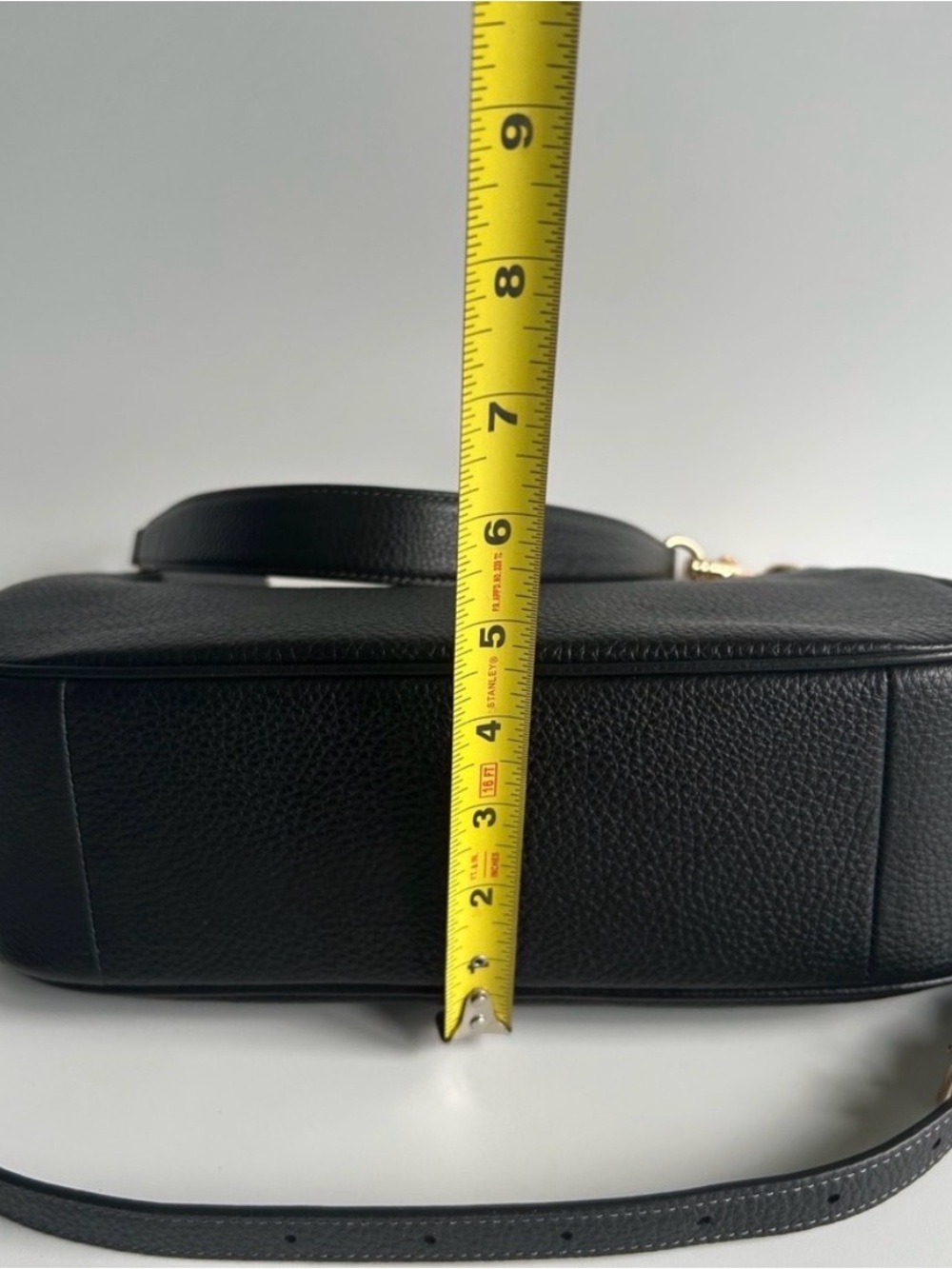 Teri Hobo Coach Black Pebbled Leather Shoulder Bag with Gold Hardware - Picture 5 of 7
